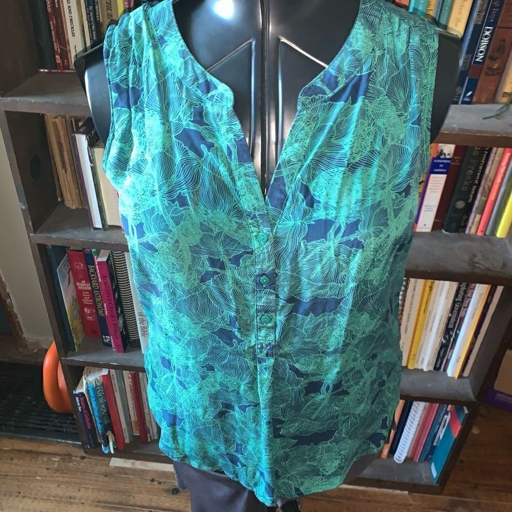 41Hawthorn Stitchfix tropical green & blue silk M sleeveless blouse